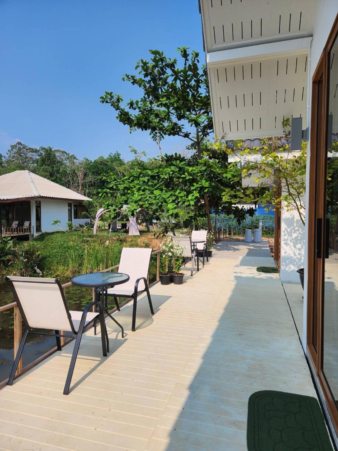 The Duck Cafe And Resort Trat Exterior photo